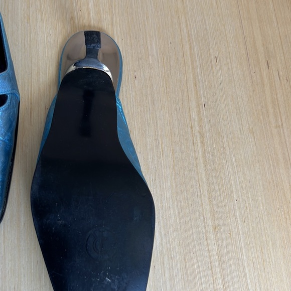 Red or Dead Vintage Blue metallic leather, kitten heel, mule. - Picture 11 of 11